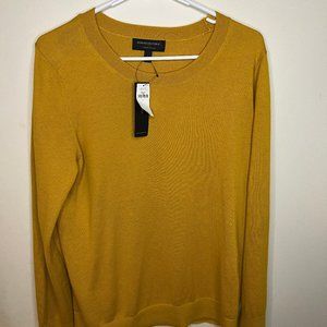 2022 Banana Republic Factory Mustard Yellow Crew Neck Sweater Size Large